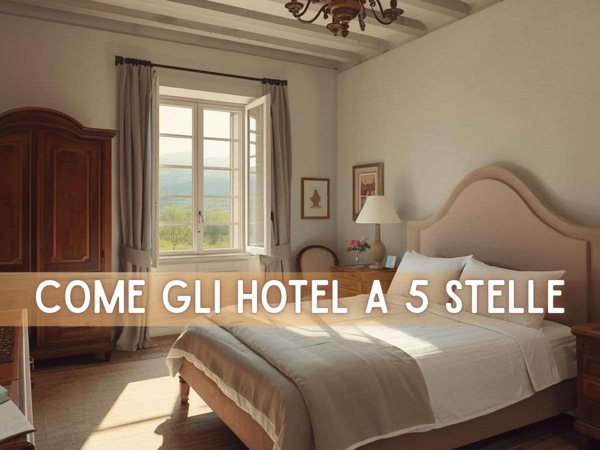 una camera da letto in stile albergo