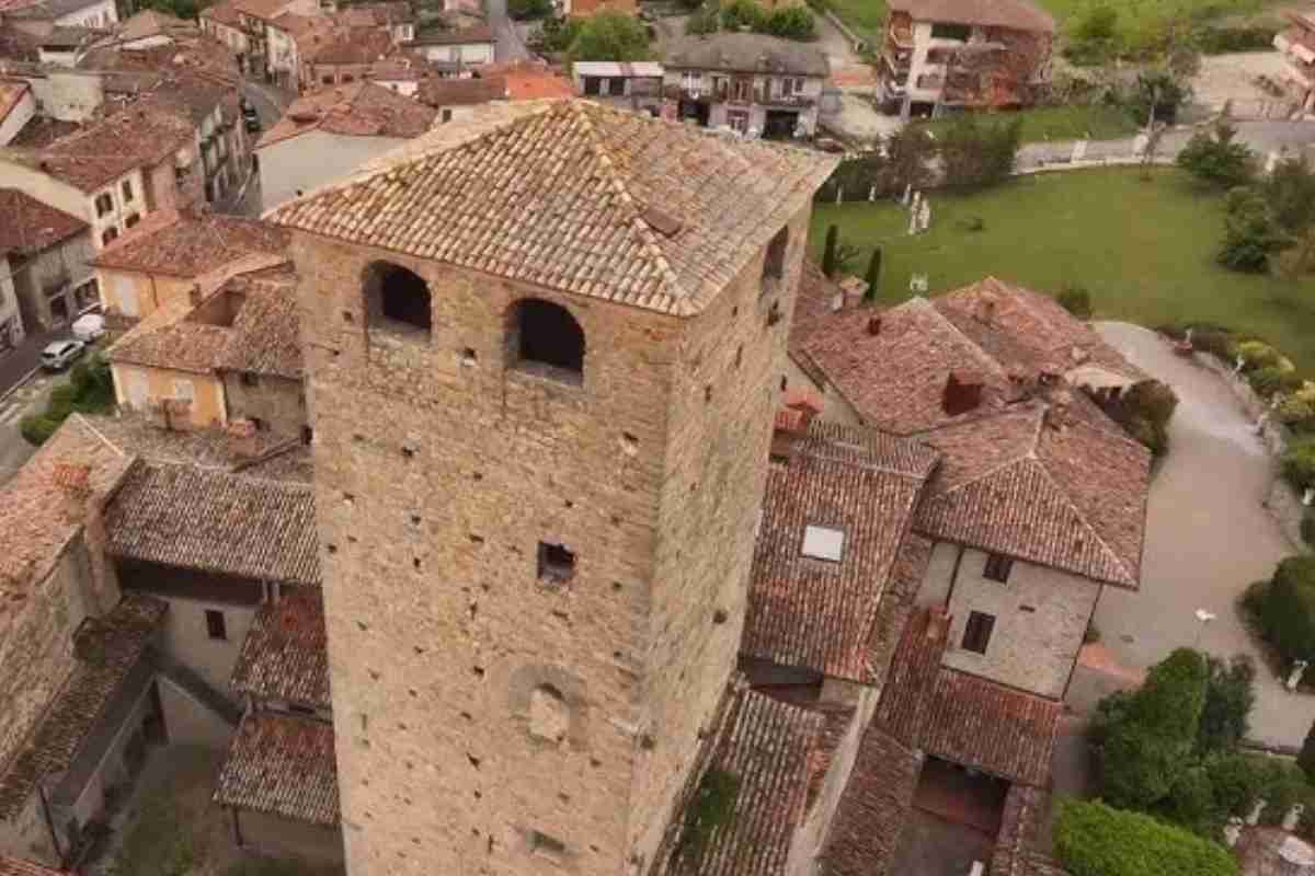 vista dall'alto di varzi in una trasmissione tv