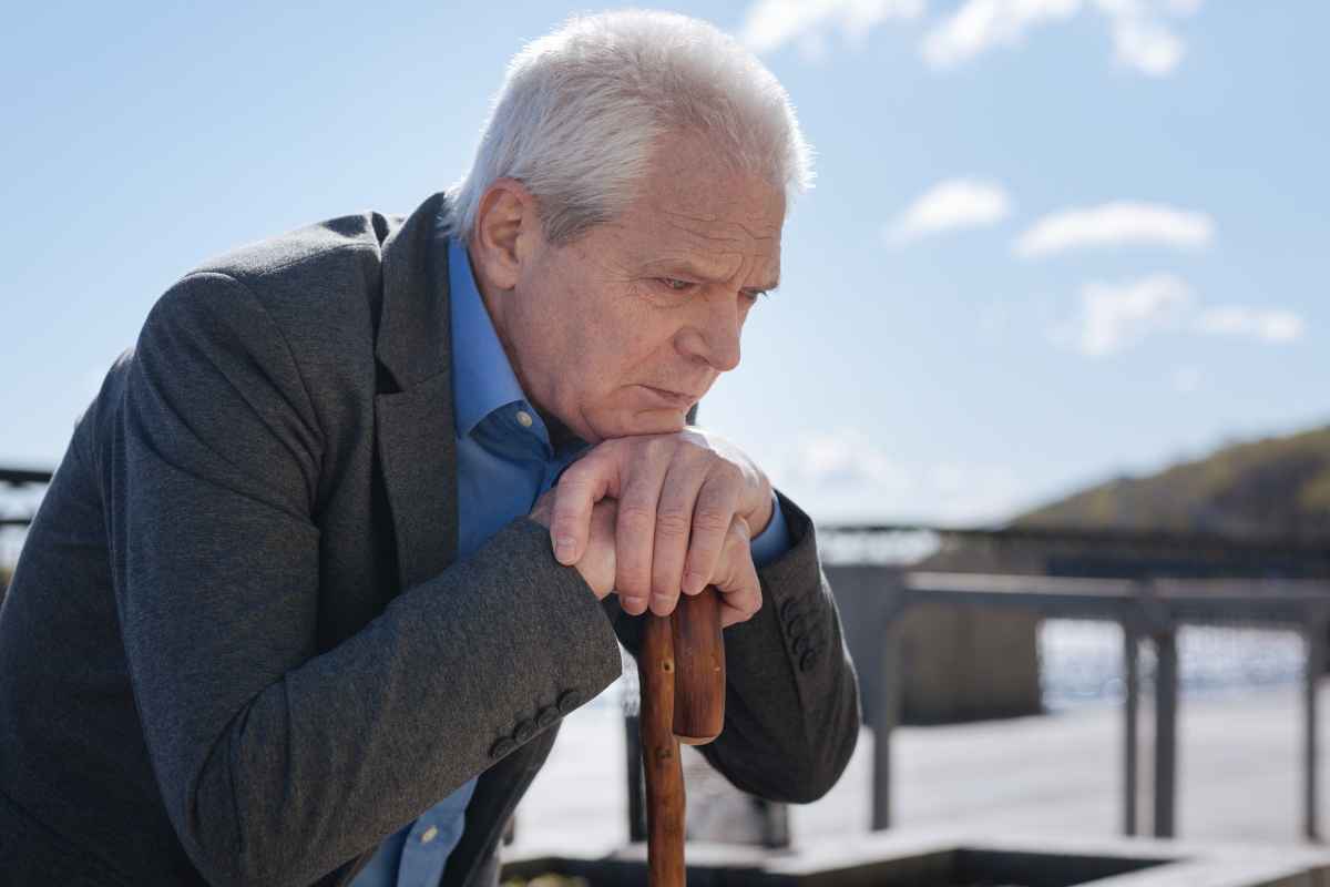 pensionato preoccupato