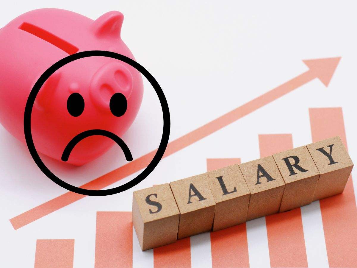 faccina triste e simbolo di crescita salario
