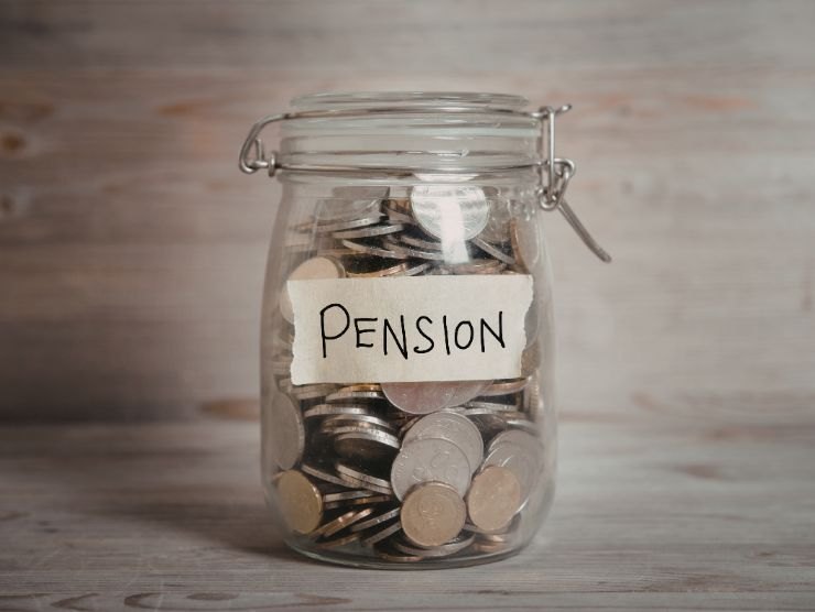 barattolo di vetro con monetine