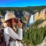 Un kanyon da brividi ed una cascata un salto nel vuoto di oltre 100 metri: lo spettacolo vicino alla città