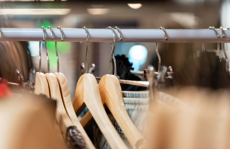 grucce appese con vestiti